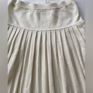 Elegant Cream Knot Pleated Skirt